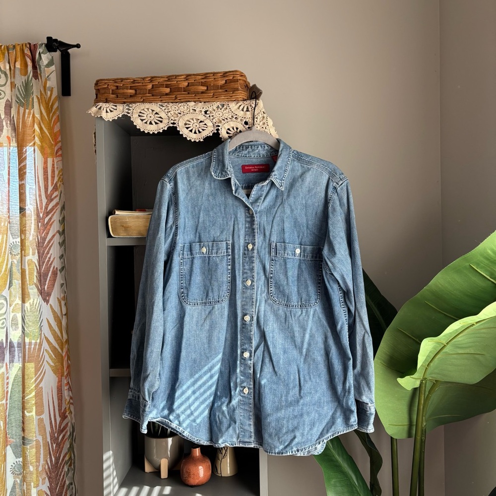 vintage banana republic denim shirt 100% cotton